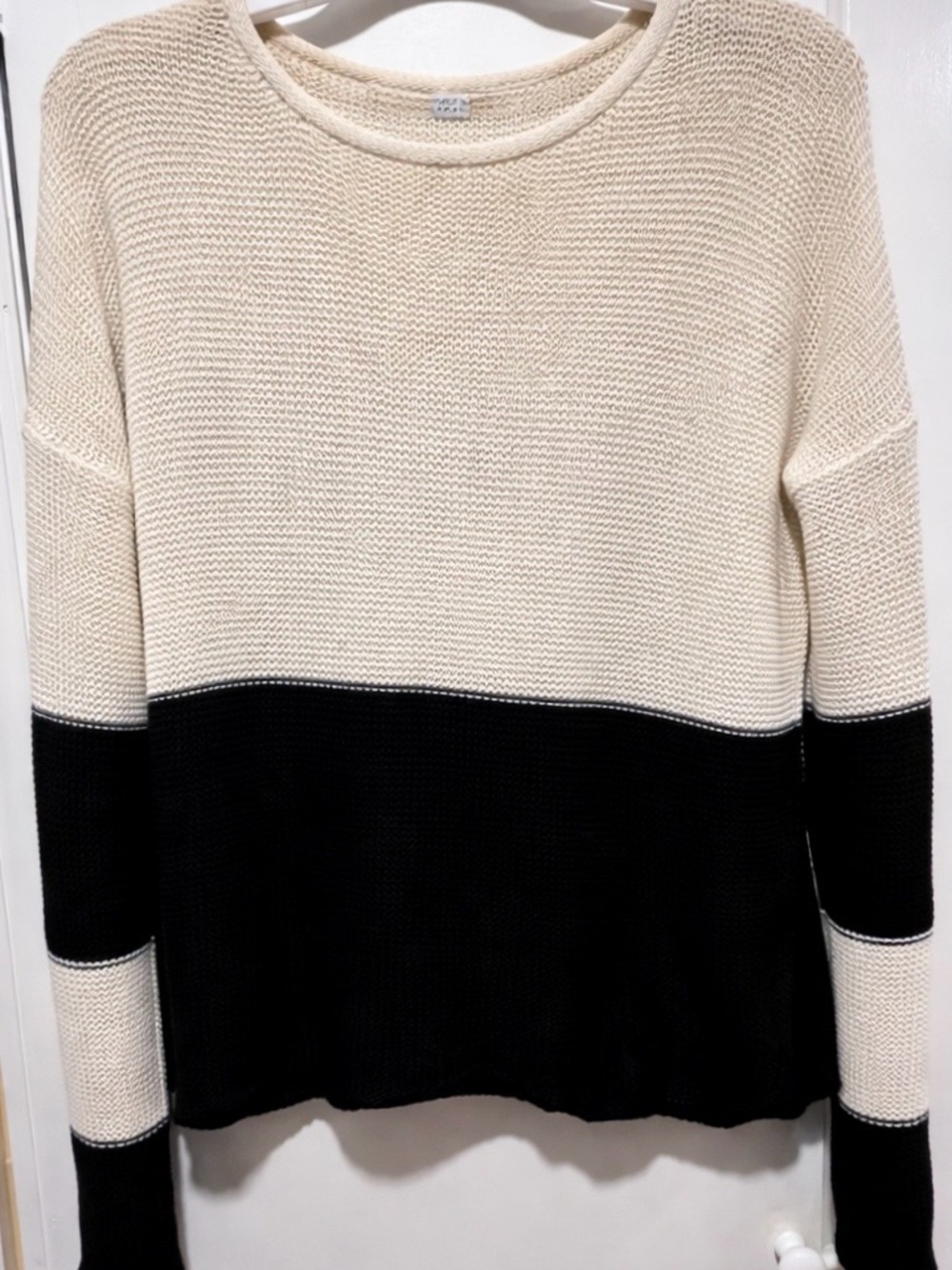 Volcom Cream & Black Colorblock Sweater | Knit Pullover | Size Large